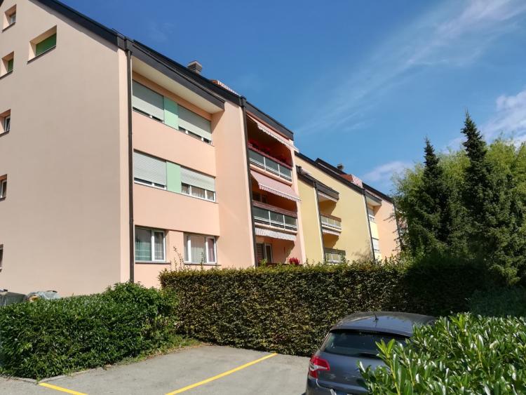 Nous avons le plaisir de vous proposer un bel appartement de 3.5 pièces avec vue imprenable sur le lac Léman aux 2 étages dans une résidence à Chexbres.