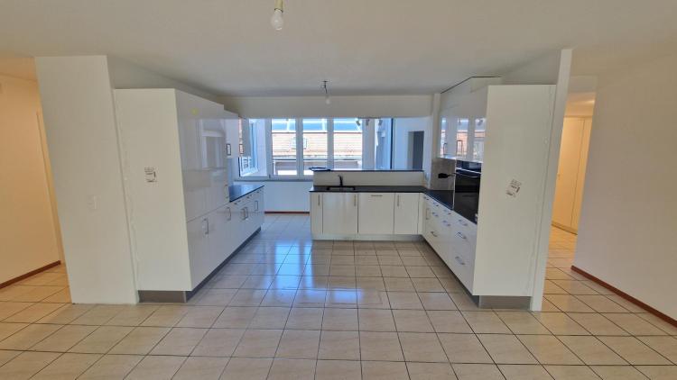Appartement lumineux de 4,5 pièces de 151m2, situé en plein coeur de Lausanne