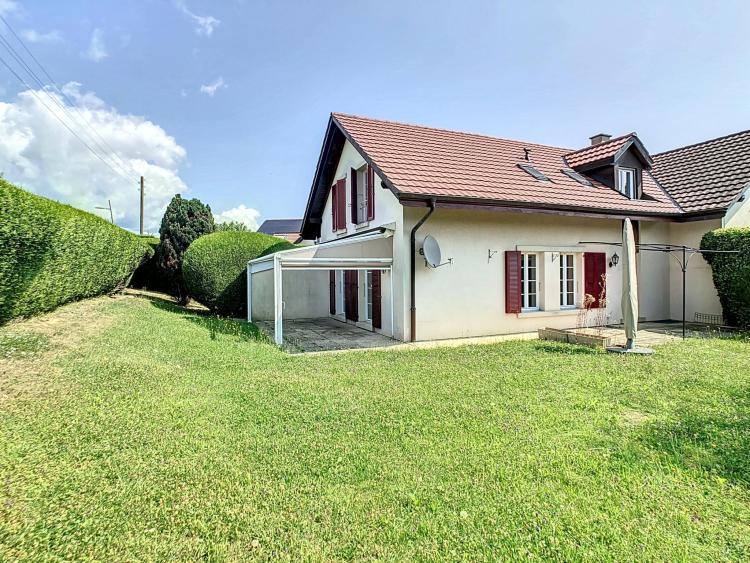 Jolie maison jumelle avec grand jardin