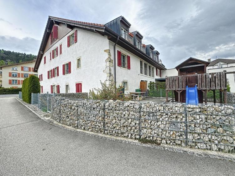 OPPORTUNITÉ ! APPARTEMENT DE 4.5 PIÈCES AVEC LOGGIA